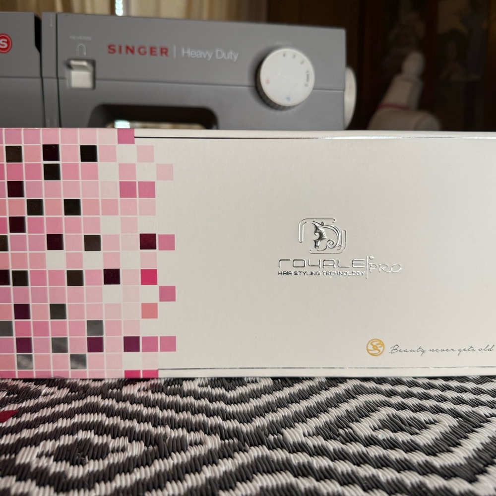 Pink Ceramic Hair Straightener - Picture 2 of 5